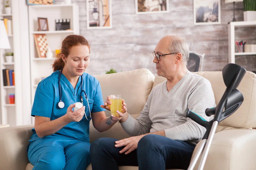 old-man-nursing-home-helped-by-female-doctor-take-his-medicine_482257-22857